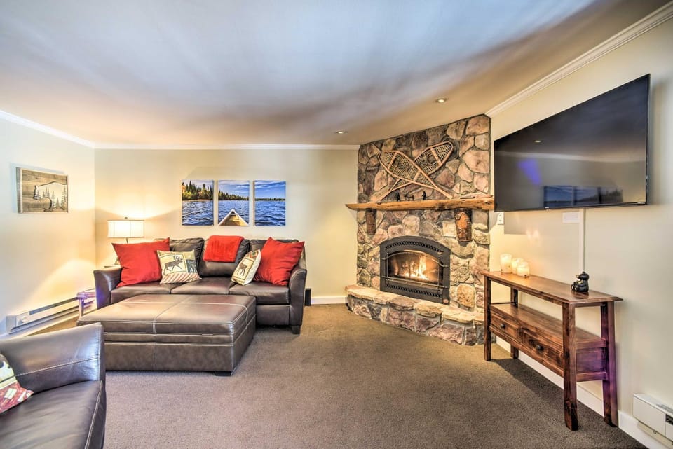 1 Block to Downtown: Cozy Condo by Mirror Lake House in Lake Placid