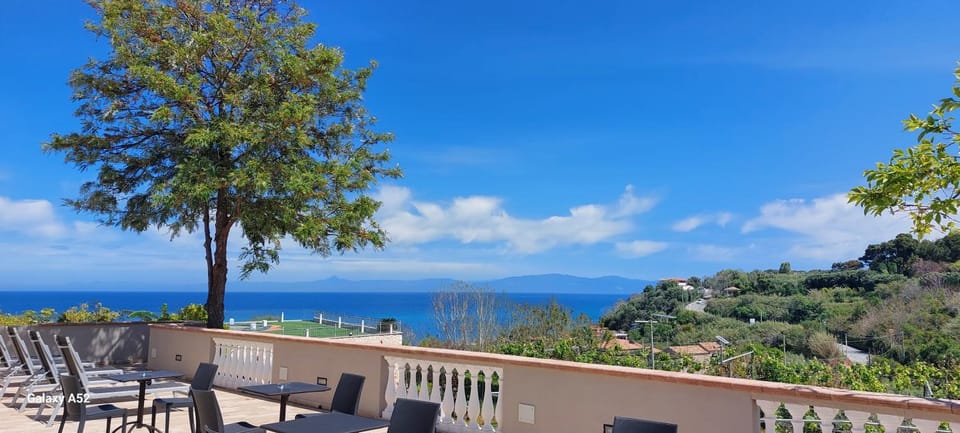 Spring, Day, Natural landscape, Balcony/Terrace, Sea view