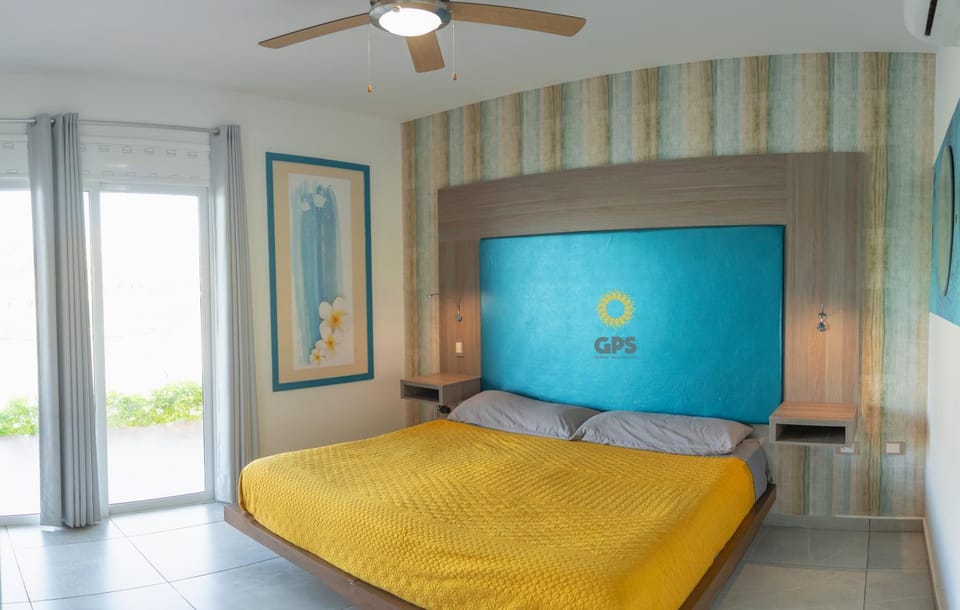 Bed, Photo of the whole room, Bedroom, fireplace