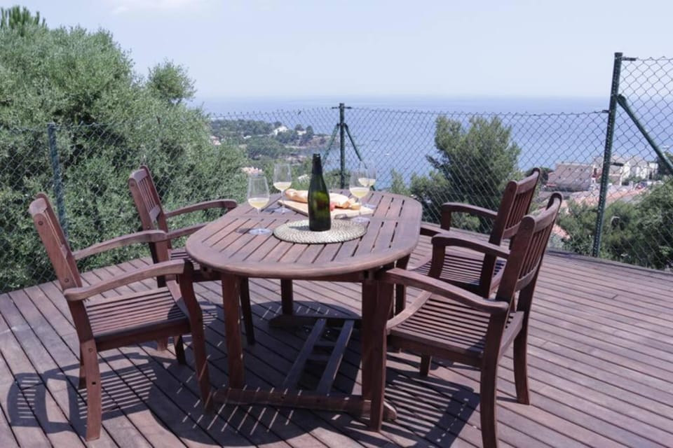 Costa Brava apartment with stunning sea view Apartment in Alt Empordà
