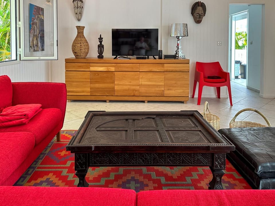 Communal lounge/ TV room, TV and multimedia, Living room, Decorative detail, Seating area
