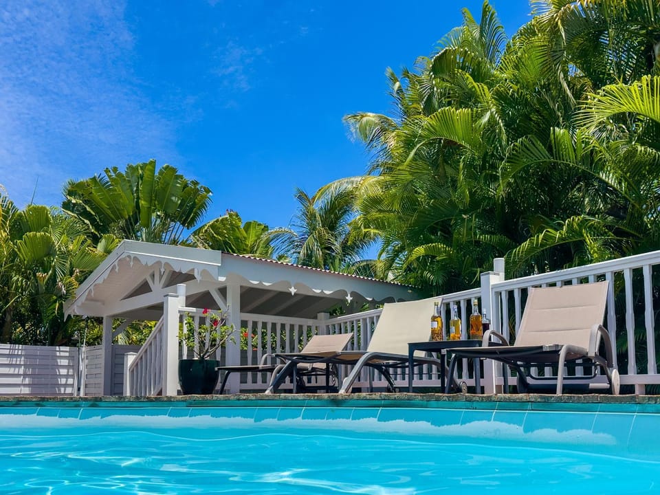 Hot Tub, Solarium, Swimming pool, sunbed