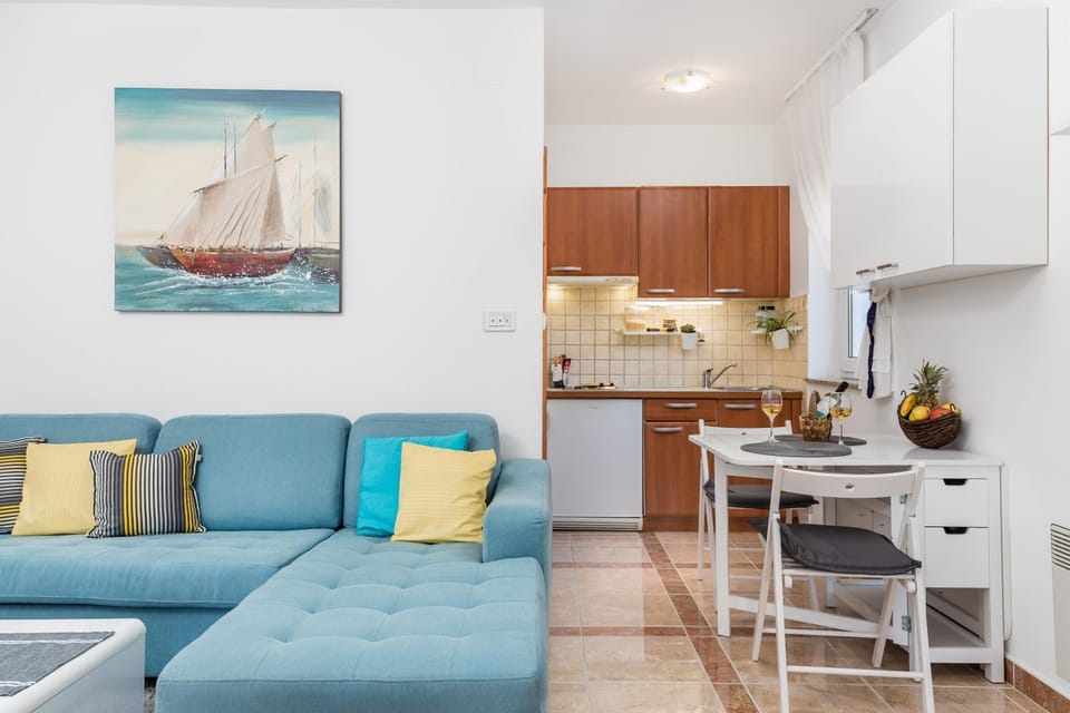 Kitchen or kitchenette, Living room, Dining area