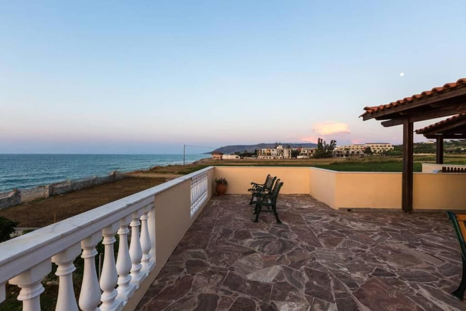 Effie Beach Front Apartment with Pool Apartment in Crete