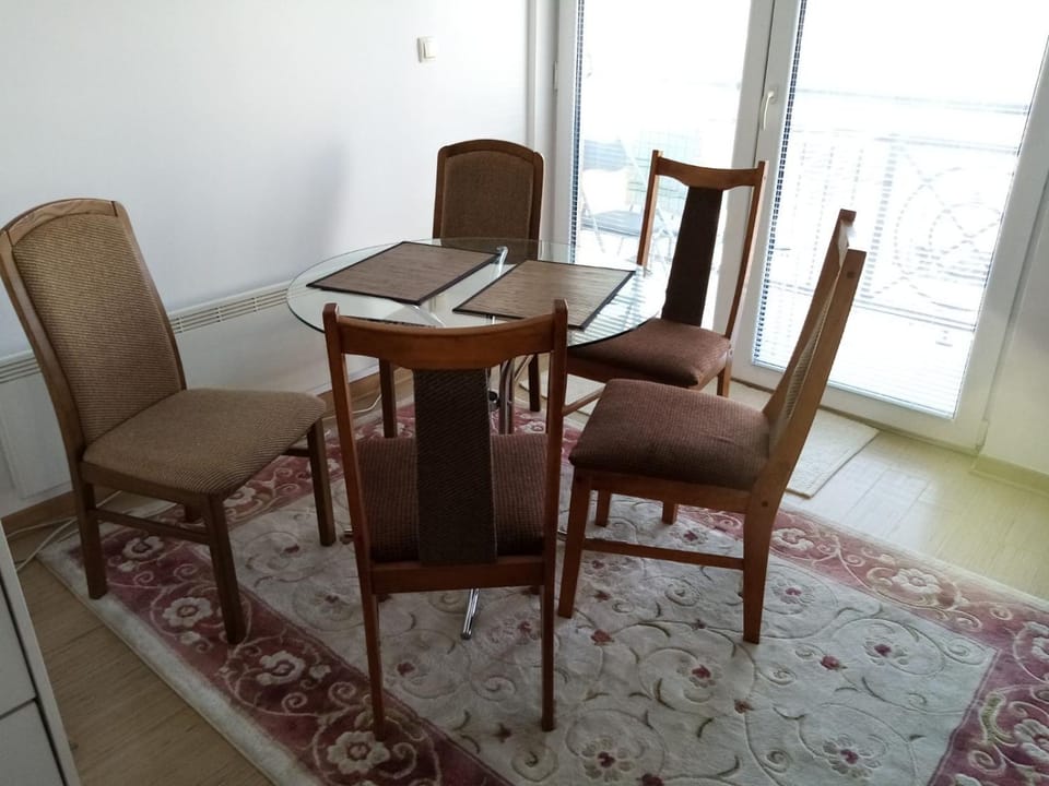 Seating area, Dining area