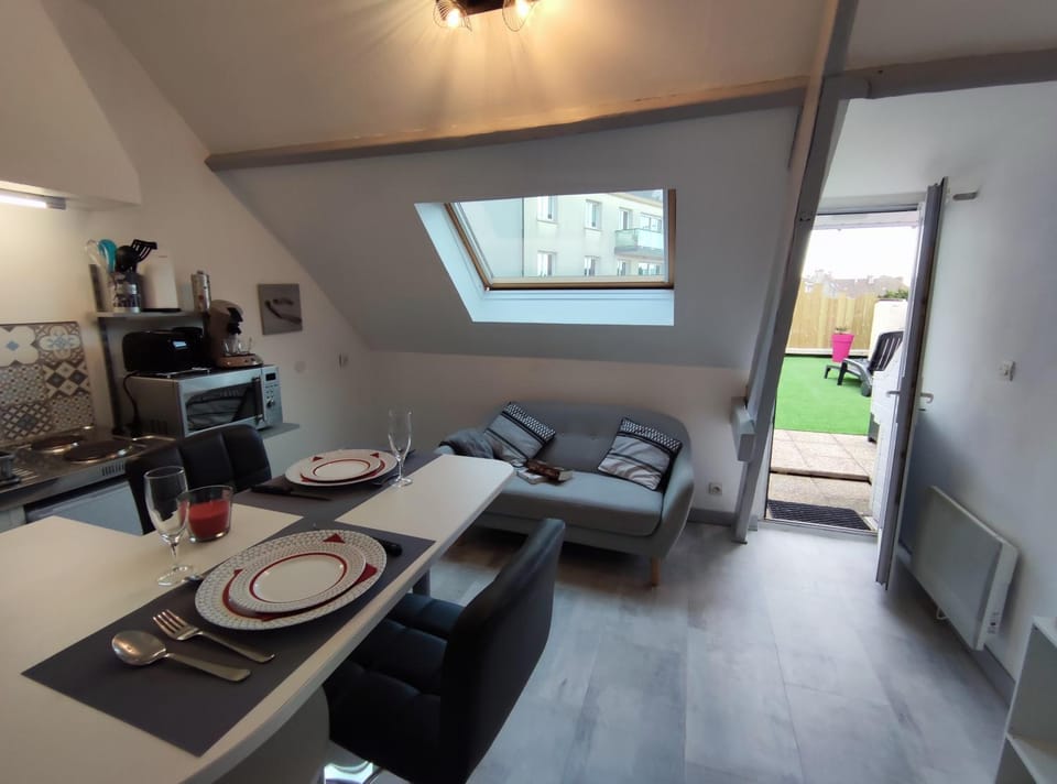 Seating area, Dining area