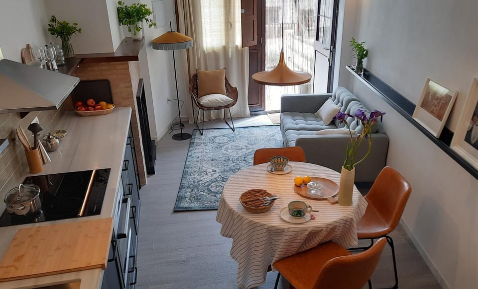 Kitchen or kitchenette, Living room, Dining area