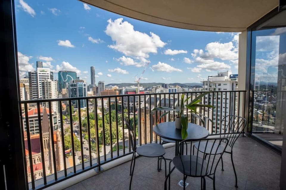 Lvl 23 Spire Infinity Pool Netflix Wifi Carpark by Stylish Stays Apartment in Brisbane City