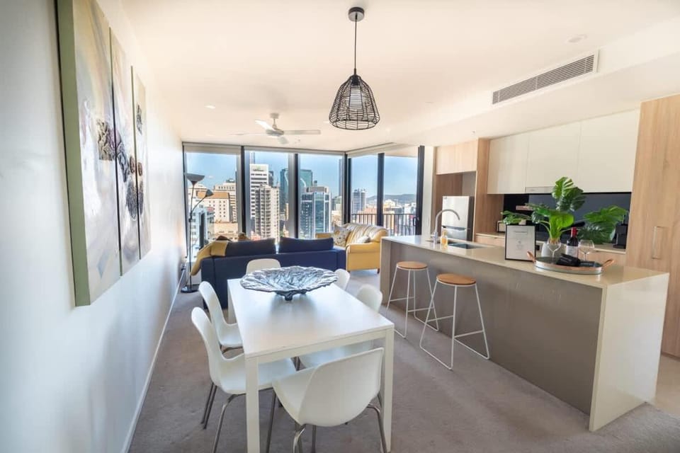 Lvl 23 Spire Infinity Pool Netflix Wifi Carpark by Stylish Stays Apartment in Brisbane City
