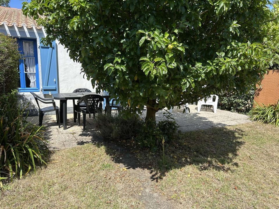 Maison avec Jardin, à 300m de la Plage, 2 Chambres, 4 Couchages, Terrasse et Barbecue - FR-1-224B-158 House in Noirmoutier-en-l'Île