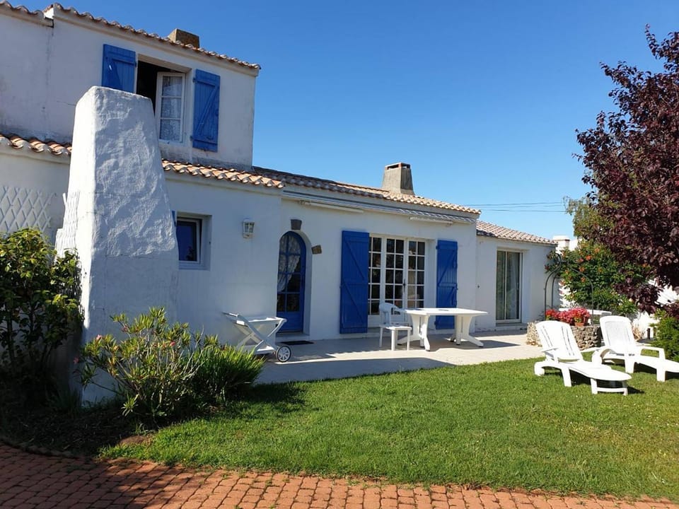 Maison spacieuse 6 couchages, proche plage à La Guérinière, jardin clos, terrasse, calme - FR-1-224B-132 House in Pays de la Loire