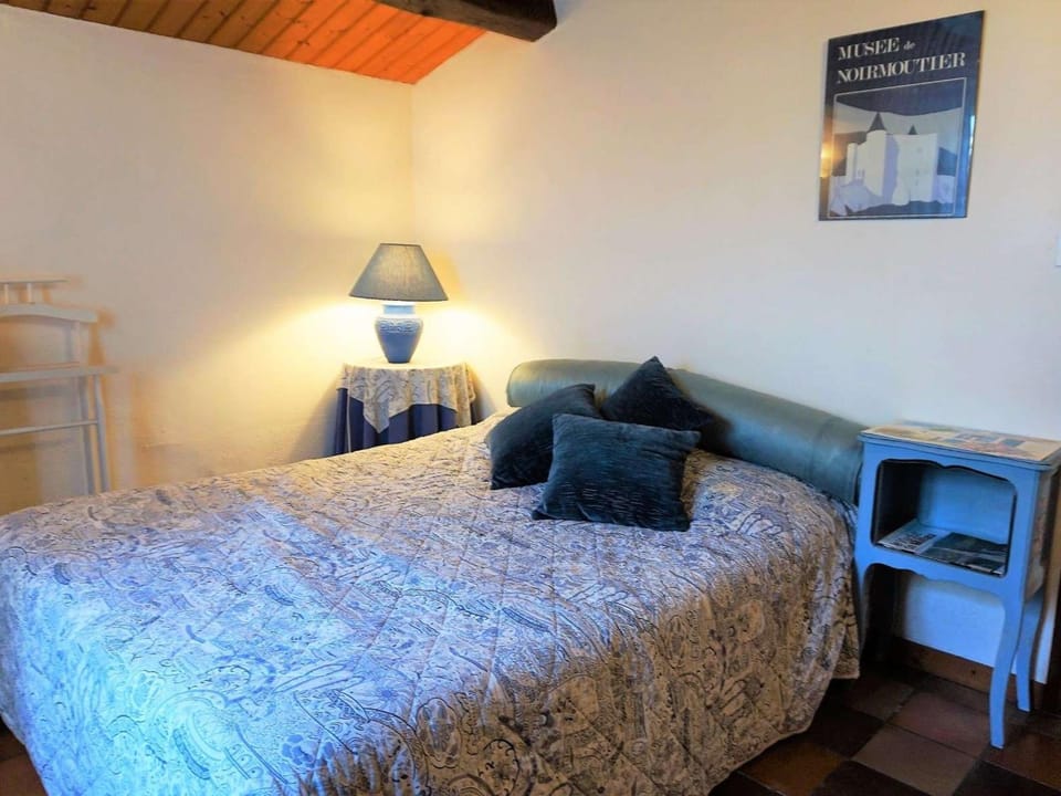 Maison spacieuse 6 couchages, proche plage à La Guérinière, jardin clos, terrasse, calme - FR-1-224B-132 House in Pays de la Loire
