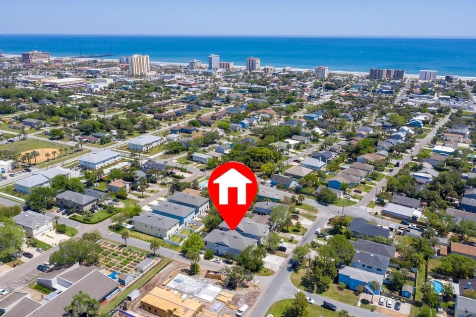 Bird's eye view, City view, Sea view, Street view