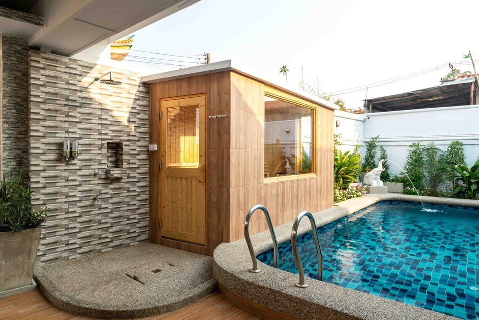 Sabai Pool Villa 12-15 Persons 6BR, Sauna, Pool table, Karaoke, BBQ Villa in Pattaya City