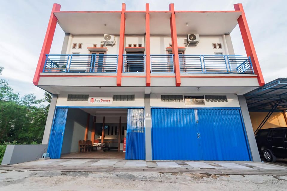 Facade/entrance