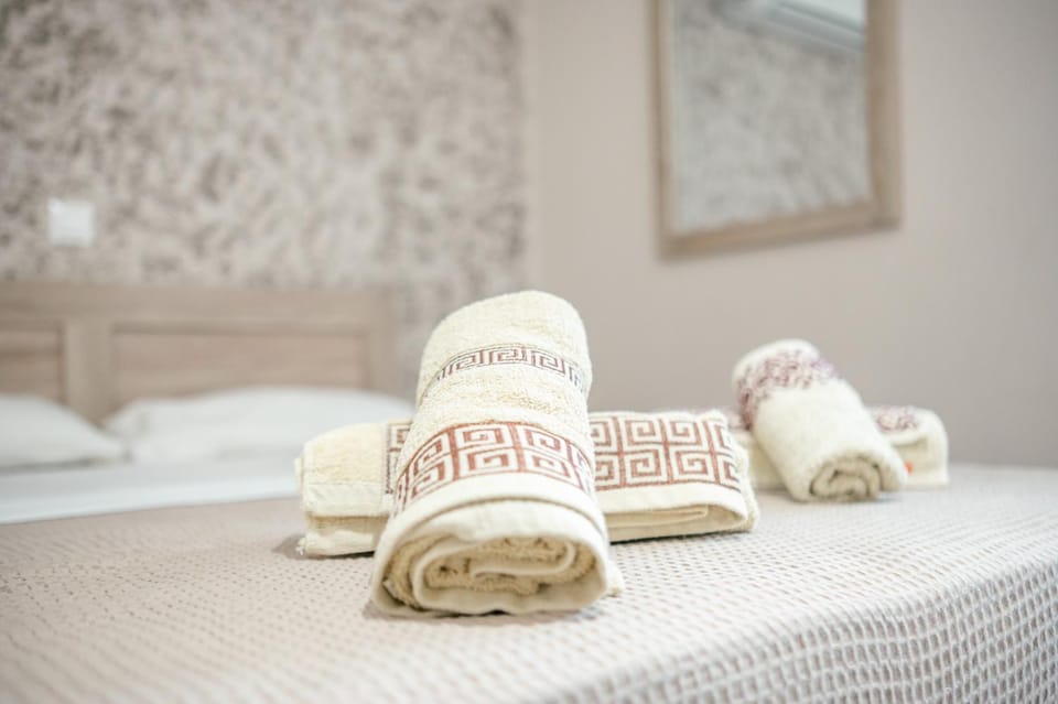 Bed, Photo of the whole room, Bedroom, towels