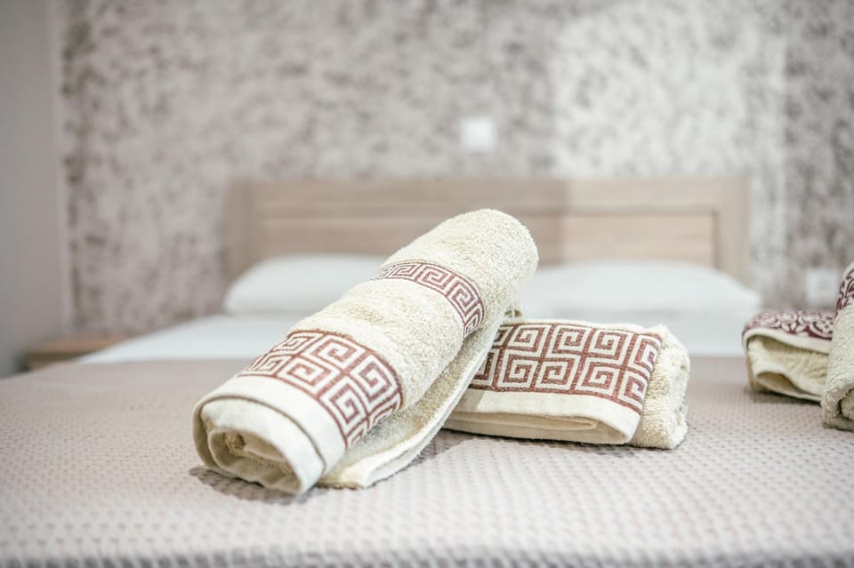 Bed, Photo of the whole room, Bedroom, towels