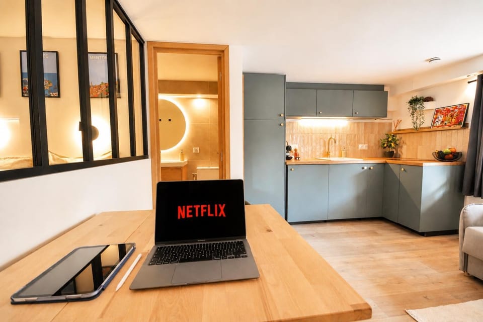 MONACO - MENTON - 4 PERSONS - HYPERCENTER - PARKING - CLIM - FULL RENOVATED - FAST WIFi Apartment in Menton