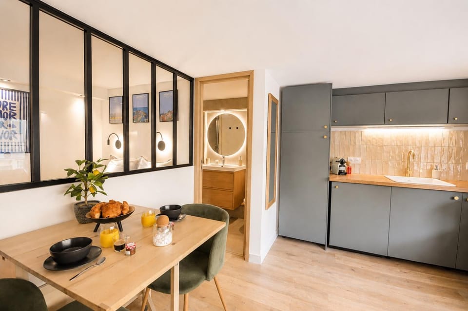 MONACO - MENTON - 4 PERSONS - HYPERCENTER - PARKING - CLIM - FULL RENOVATED - FAST WIFi Apartment in Menton