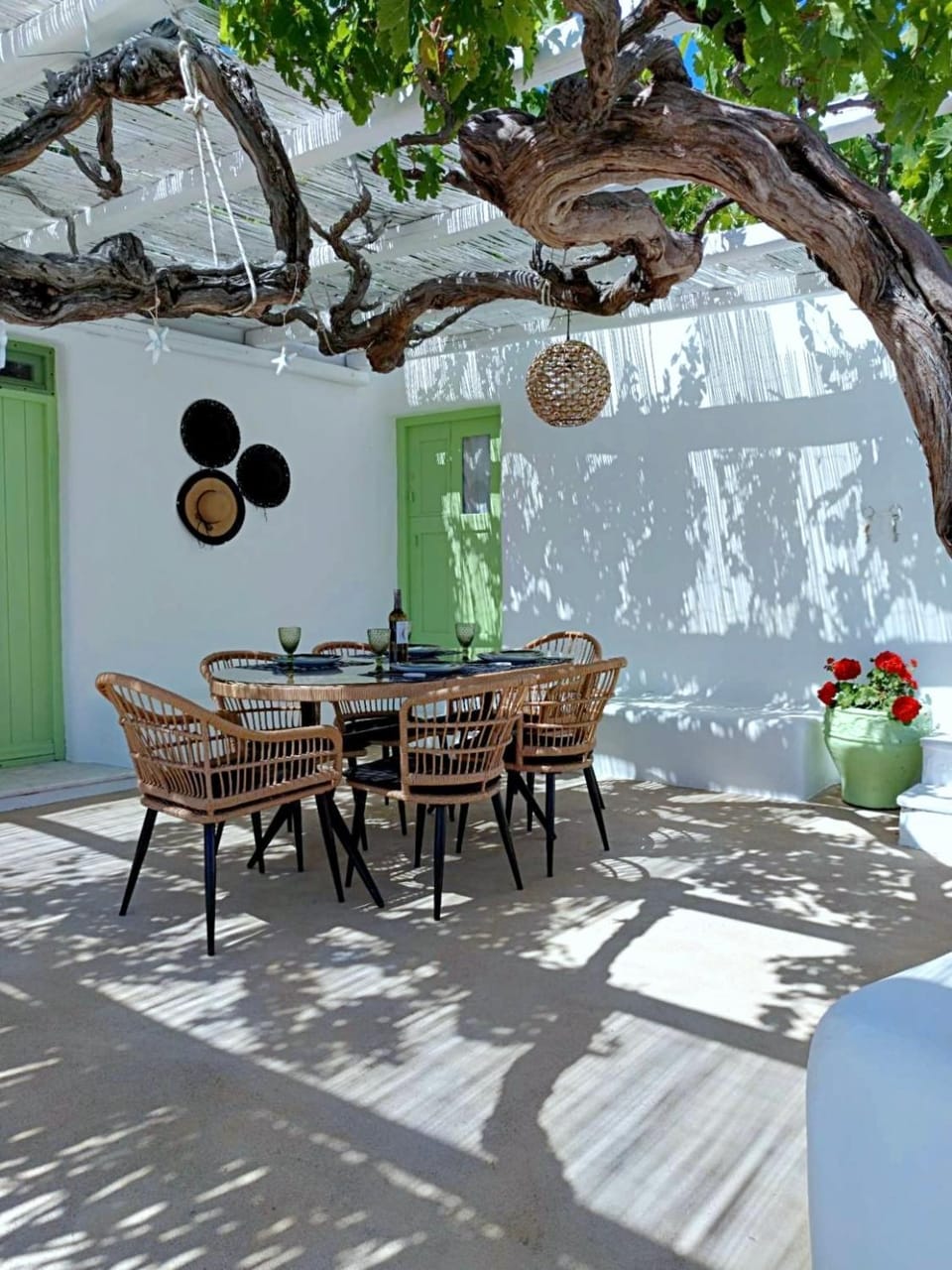 Patio, Dining area