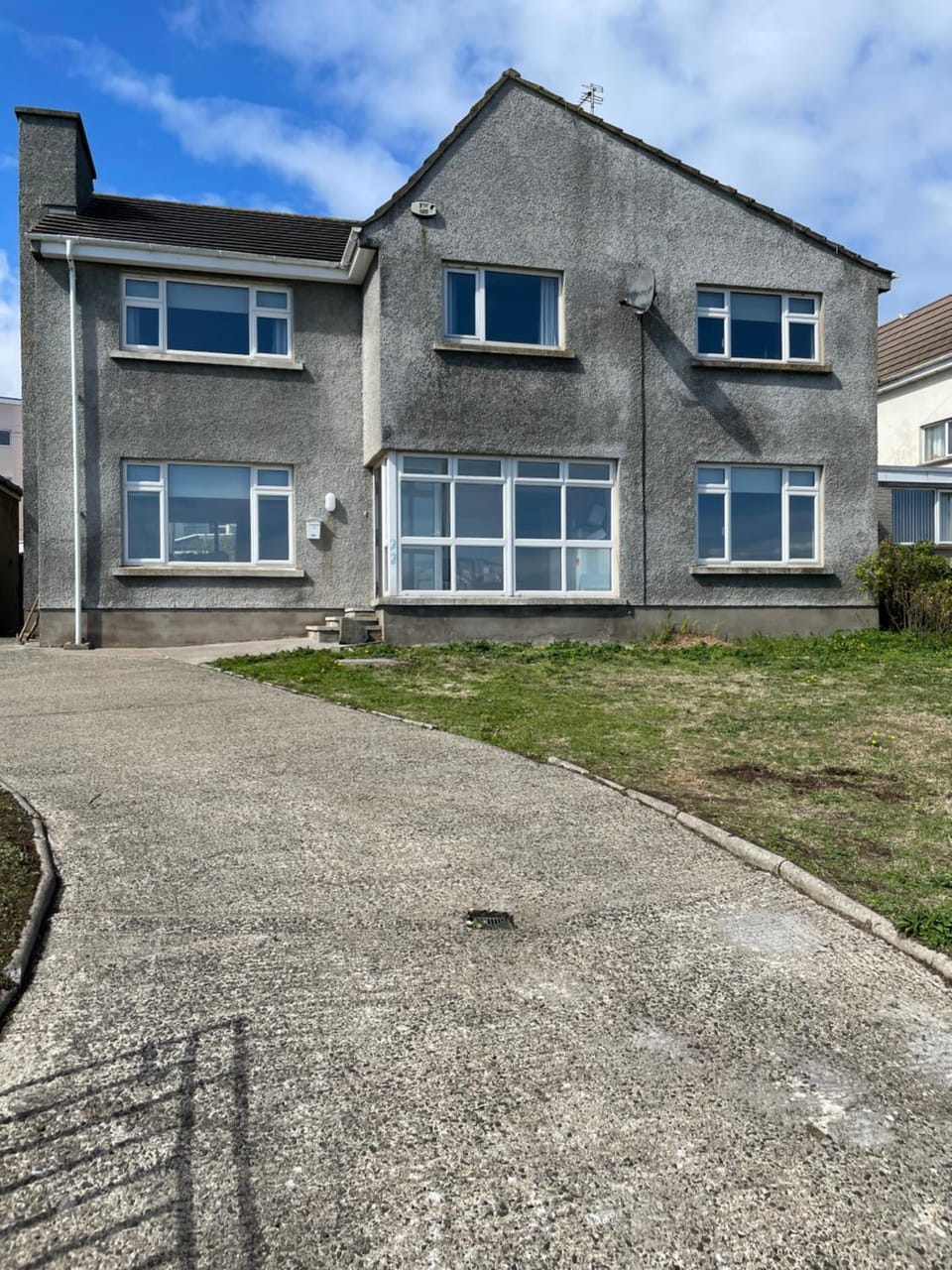 Causeway View perfect for large golf groups seafront central location, pet friendly, see dolphins House in Portrush