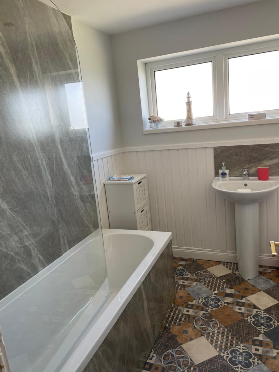 Causeway View perfect for large golf groups seafront central location, pet friendly, see dolphins House in Portrush