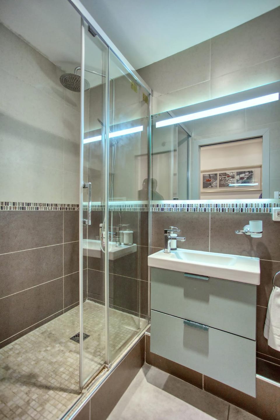 Shower, Toilet