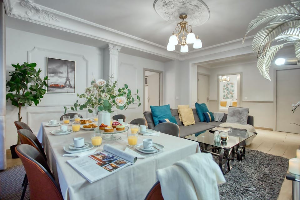 Living room, Breakfast