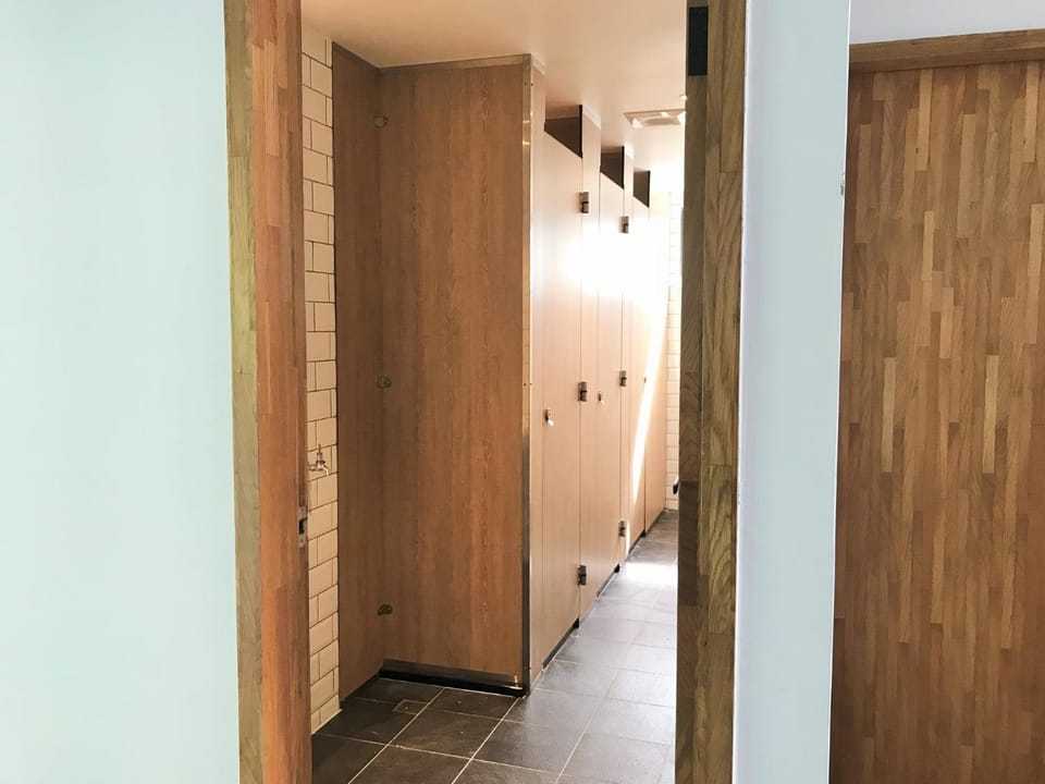 Shower, Toilet