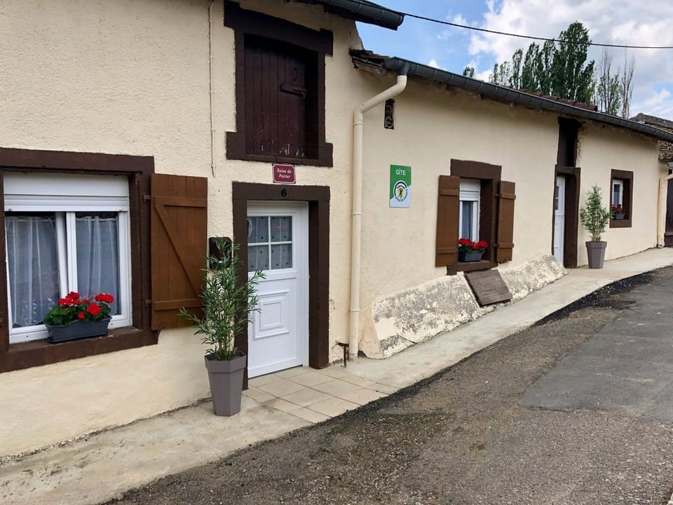 Gîte de Charme avec Sauna, Salle de Jeux et Connexion Fibre en Lorraine - FR-1-584-166 House in Grand Est