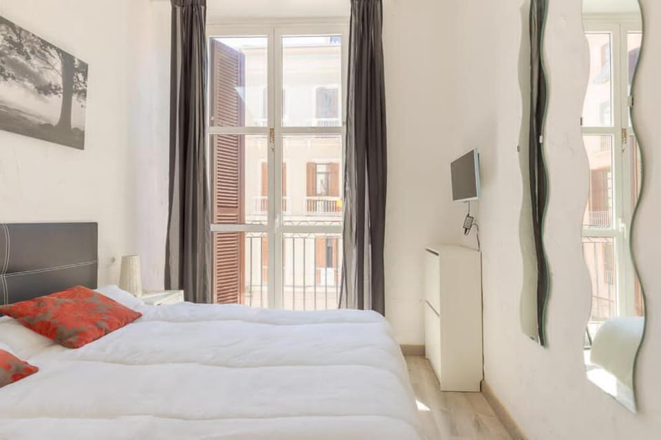 Beautiful flat with balcony and wifi in Málaga Center Apartment in Malaga