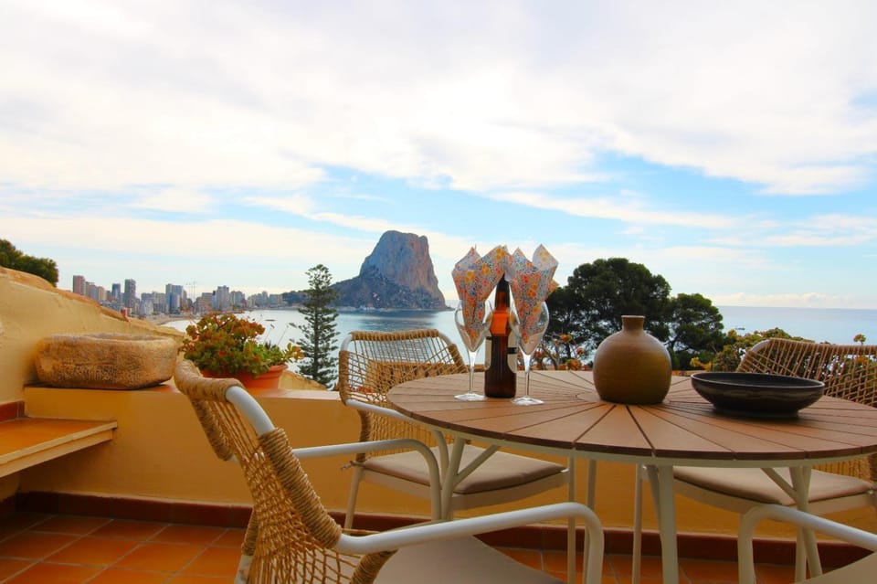 Natural landscape, View (from property/room), Balcony/Terrace, Seating area, Dining area, Sea view