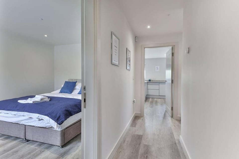 Newly Renovated 3 bed 2 bath Apartment & Parking Apartment in Sheffield