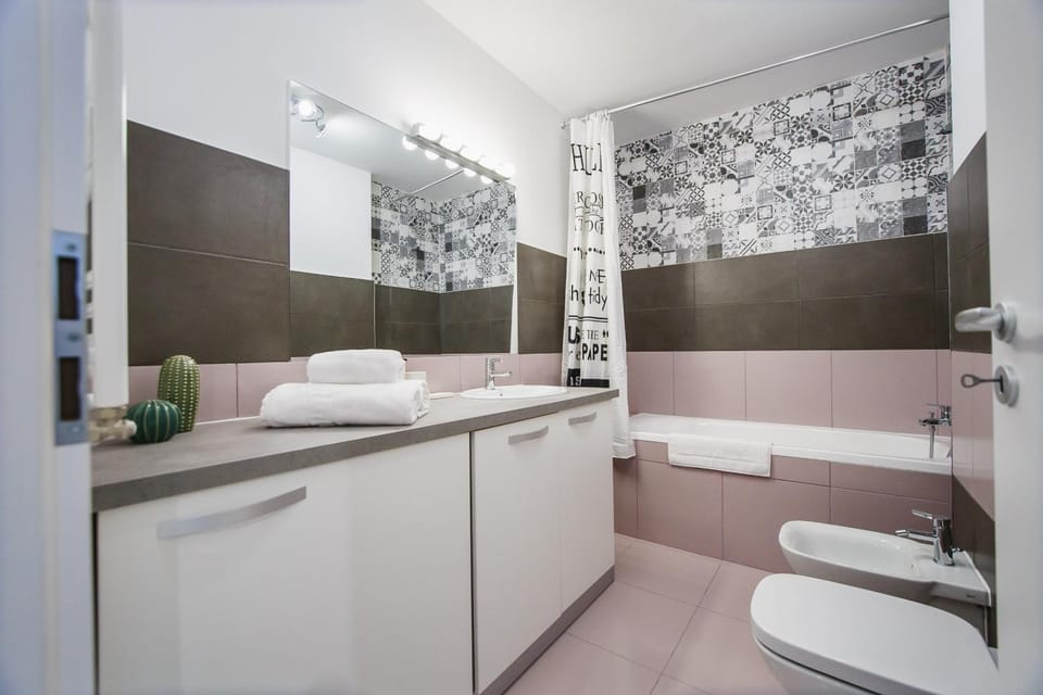 Bathroom, Bath