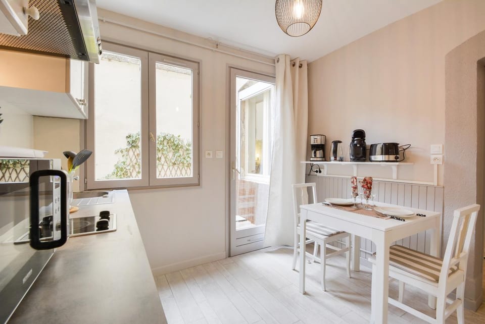 Kitchen or kitchenette, Other, Dining area