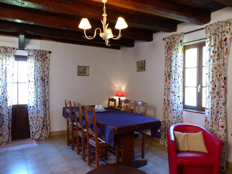 Maison authentique de Sologne avec piscine partagée, jardin et 3 chambres - FR-1-489-12 House in Auvergne-Rhône-Alpes