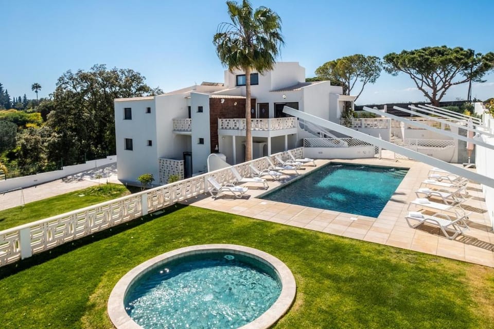 Property building, Patio, Day, Natural landscape, Garden, Garden view, Pool view, Swimming pool, sunbed