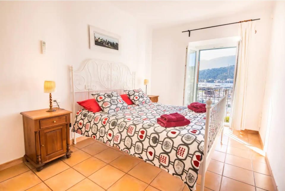 Property building, Living room, Bedroom