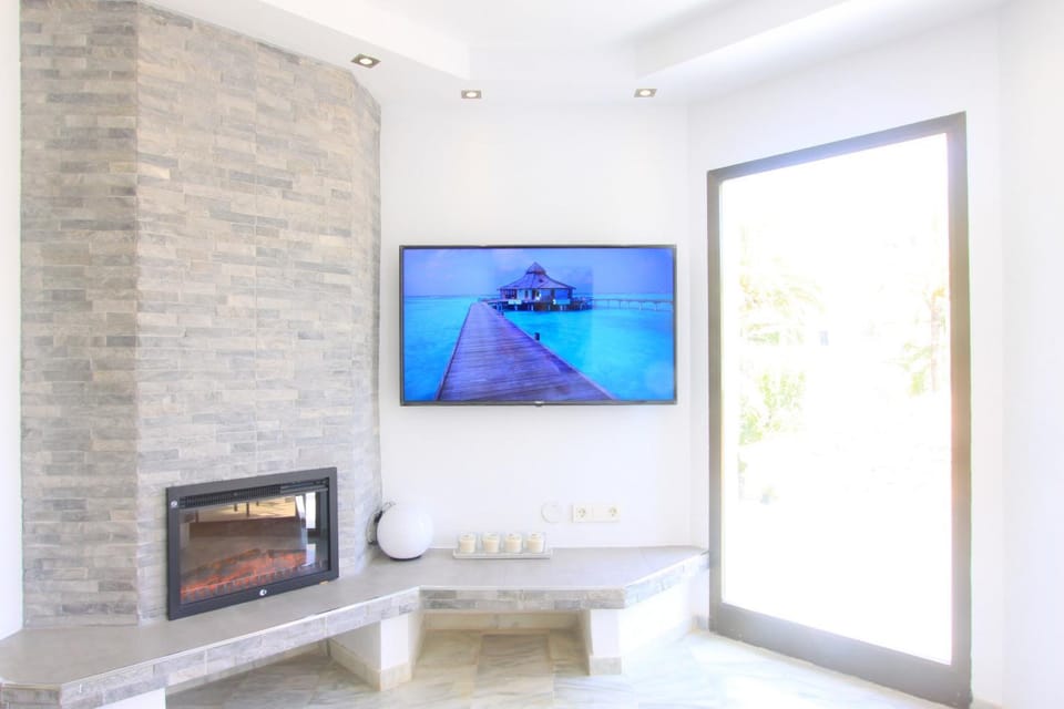 Communal lounge/ TV room, Living room