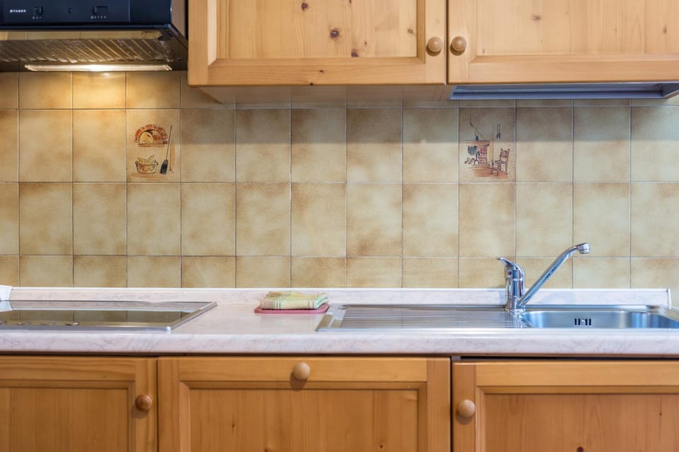 Kitchen or kitchenette, Living room