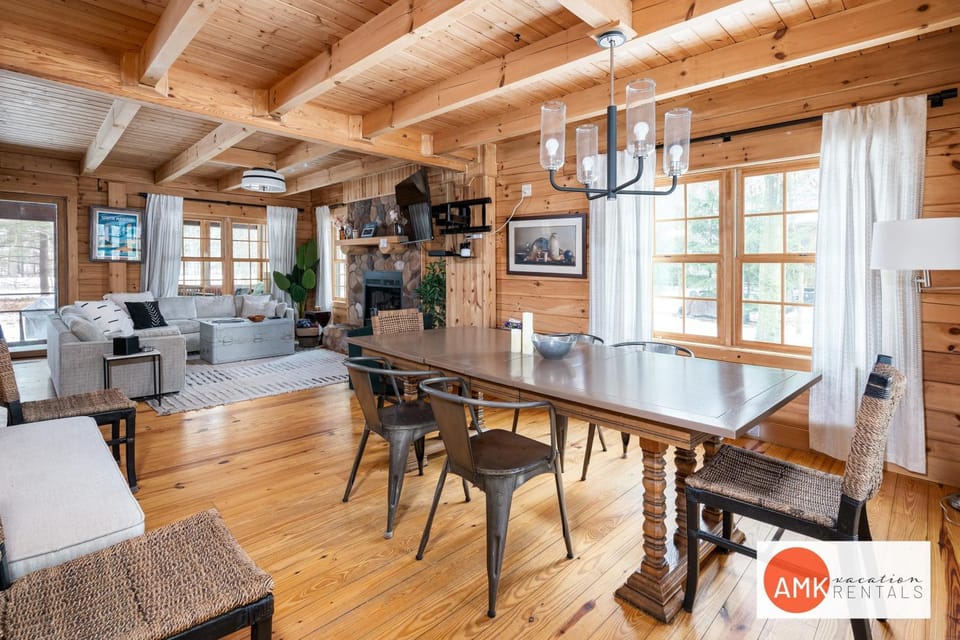 Wonderful Log Cabin near private beach and lake access Cabin in Michigan