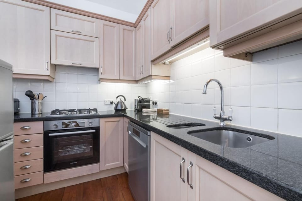 The Fitzroy Quarter - Fitzrovia - by Frankie Says Apartment in London Borough of Islington