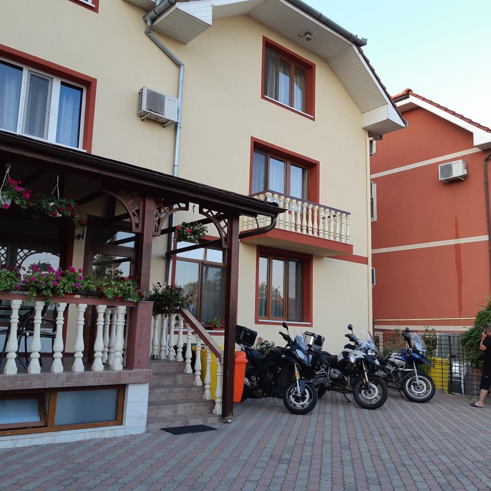 Pensiunea Olimp Bed and Breakfast in Timiș County