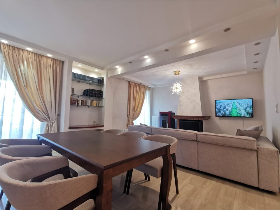 TV and multimedia, Seating area, Dining area