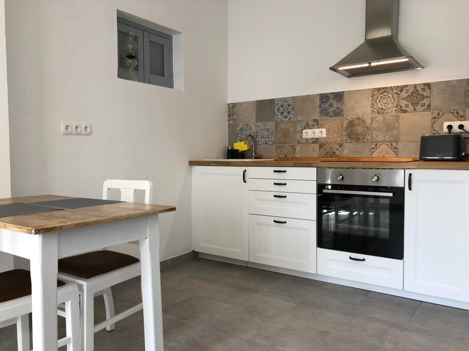 Kitchen or kitchenette, Meals