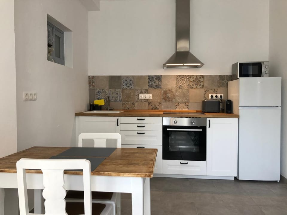 Kitchen or kitchenette, Food, Breakfast, Lunch, Dinner