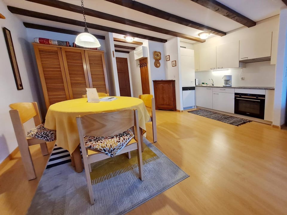 Dining area, kitchen