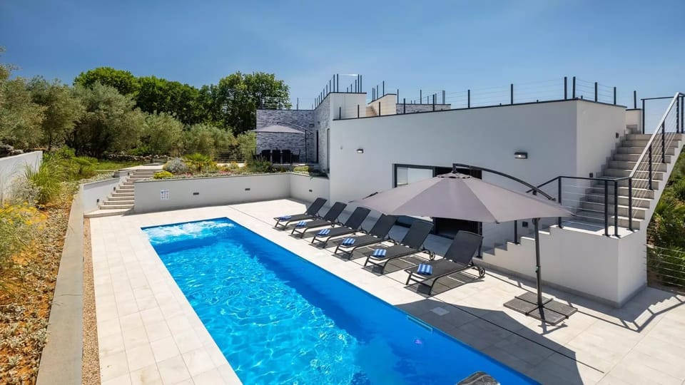 Pool view, Swimming pool
