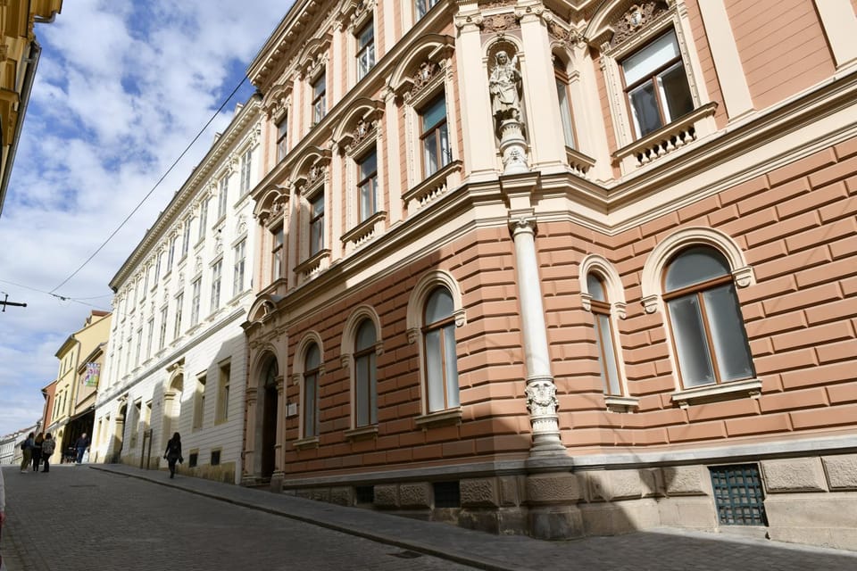 Property building, Facade/entrance