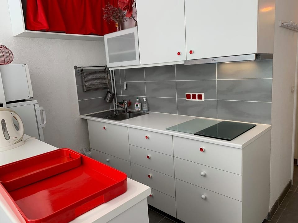 Studio rénové proche plage avec climatisation et parking - FR-1-604-15 Apartment in Mèze